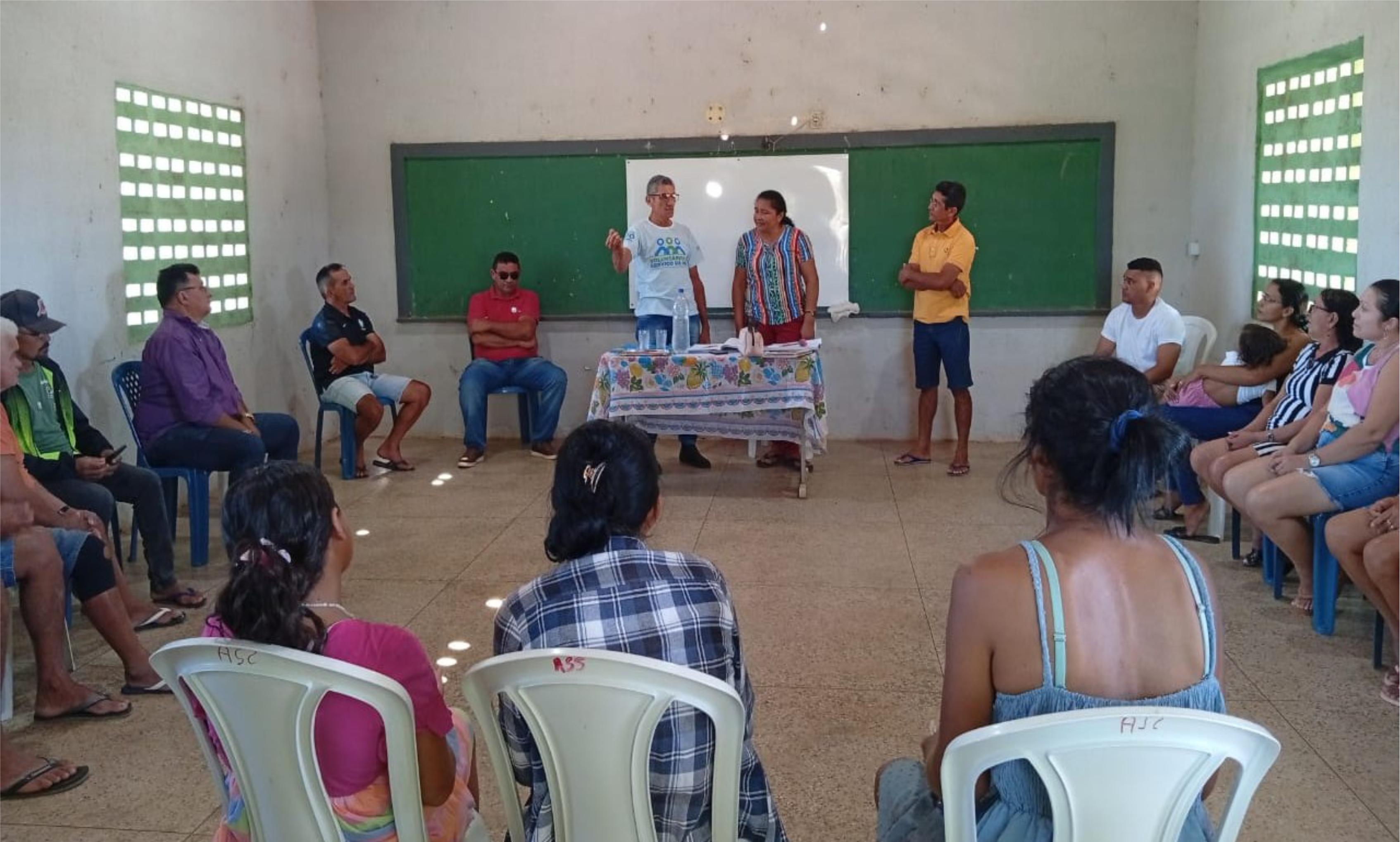ASSOCIAÇÃO DE MORADORES DE RIACHO VERMELHO REALIZA REUNIÃO COM ENTREGA DE HIDRÔMETROS E APRESENTAÇÃO DE BENEFÍCIOS PARA A COMUNIDADE