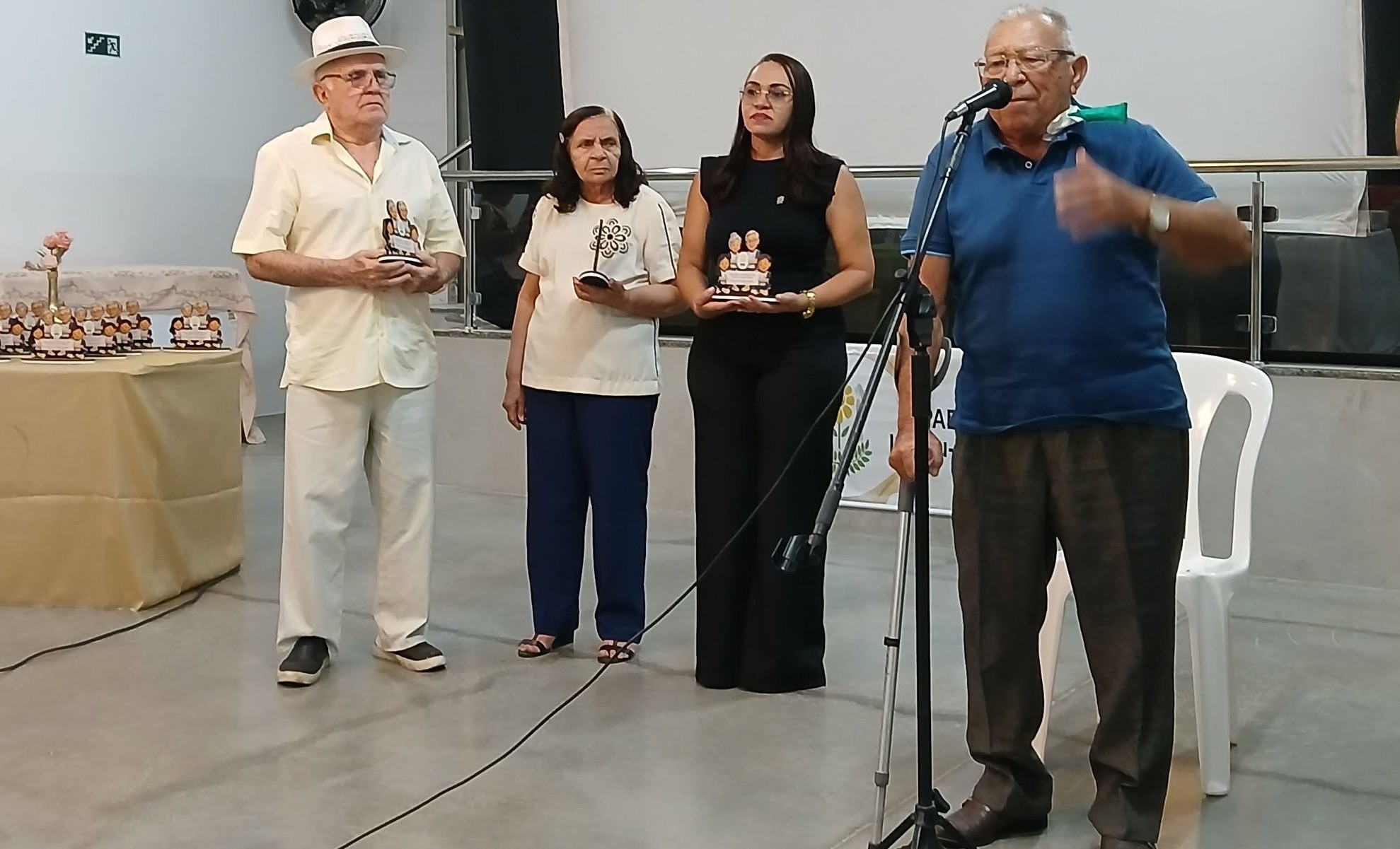 APAE DE IGUATU REALIZA NOITE DO AMIGO EFICIENTE E PRESTA HOMENAGENS ESPECIAIS A EX-PRESIDENTES E FUNDADORES